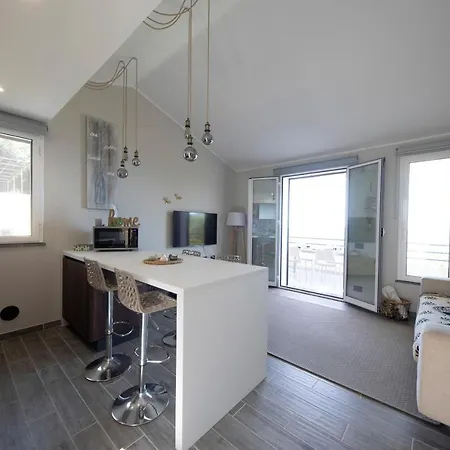 Ilenia Seaview * 切法卢