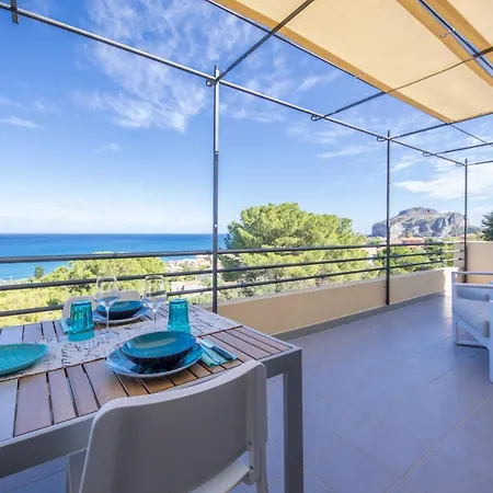 Ilenia Seaview 公寓