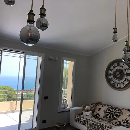 Ilenia Seaview 公寓 切法卢